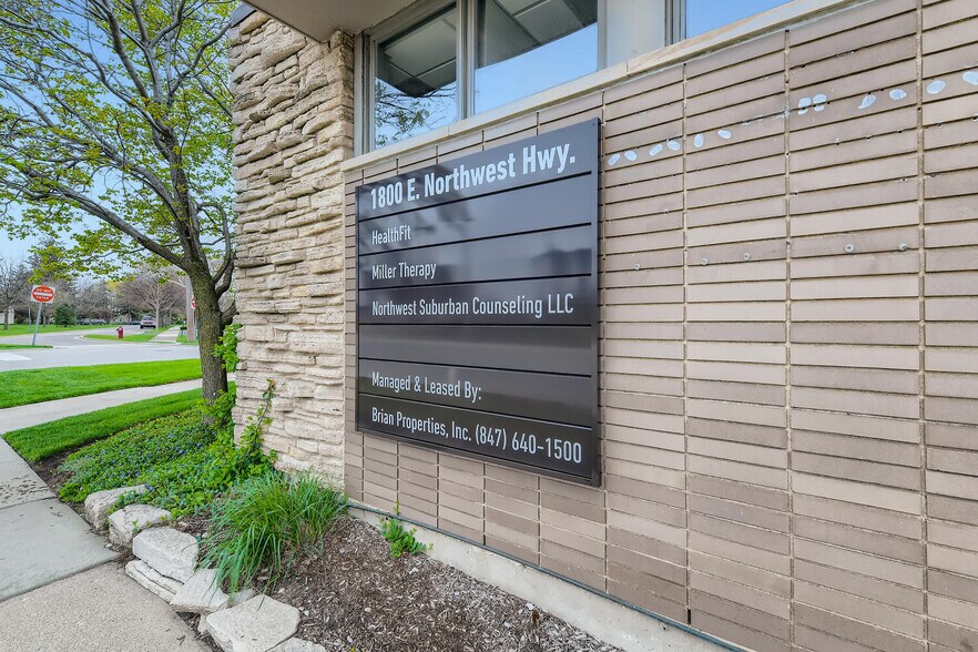 More Photos Of 1800 E Northwest Hwy, Arlington Heights Office For Lease