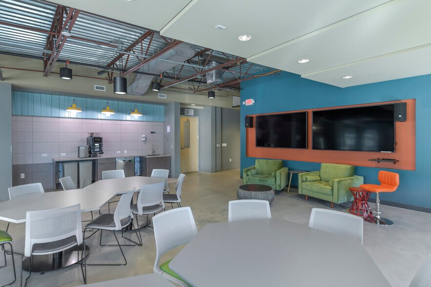 More Photos Of 200 W Franklin St, Chapel Hill Loft Creative Space For Lease