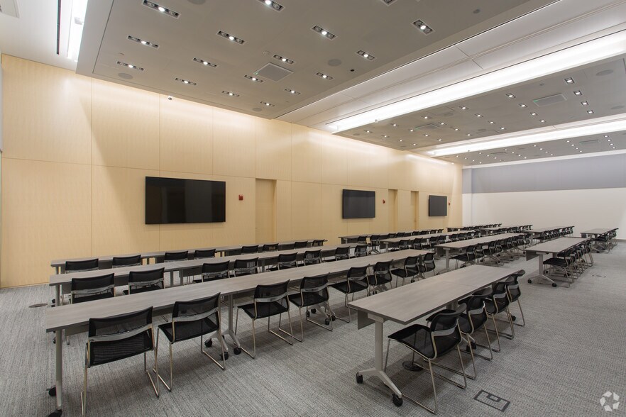 More Photos Of 151 N Franklin St, Chicago Office For Lease