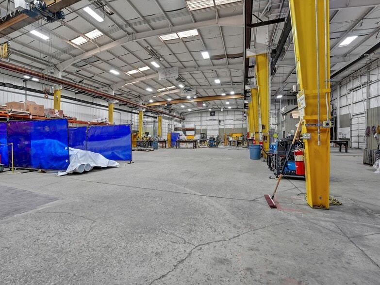 More Photos Of 100 Meco Ln, Oak Ridge Warehouse For Lease