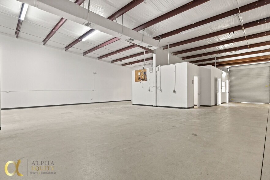 More Photos Of 5497 Benchmark Ln, Sanford Warehouse For Lease