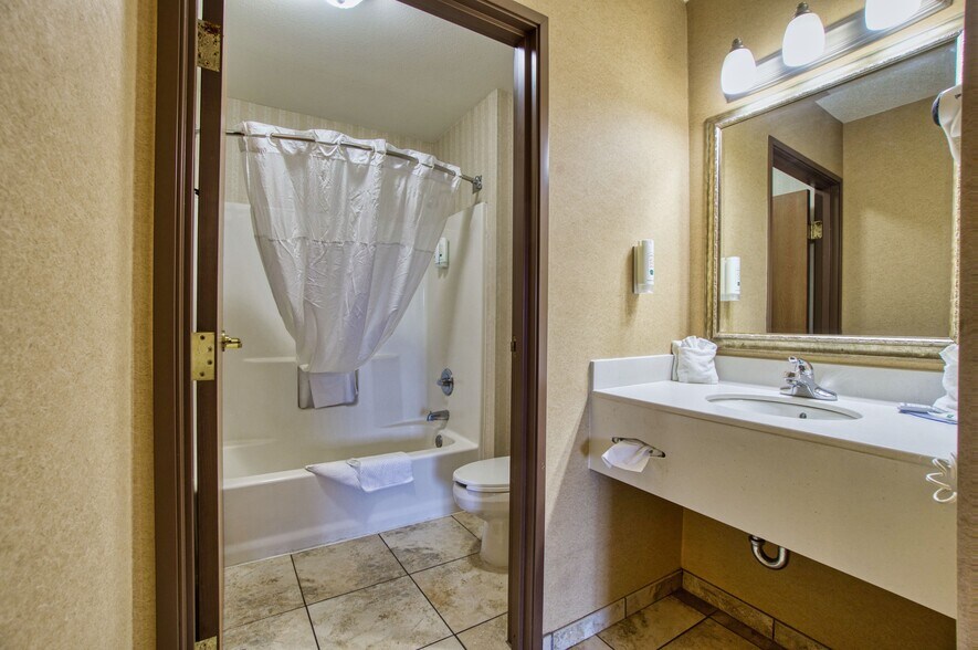 More Photos Of 7860 6th St, Wellington Hotel For Sale