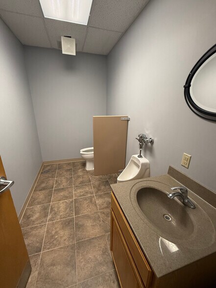 More Photos Of 1995 G Ave, Red Oak Industrial For Lease