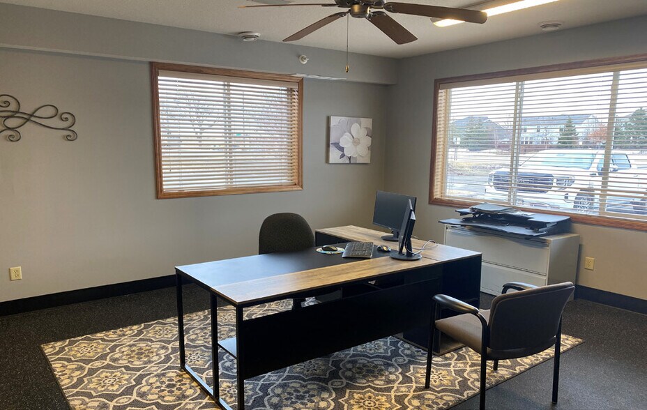 More Photos Of 11250-11258 86th Ave N, Maple Grove Office For Lease