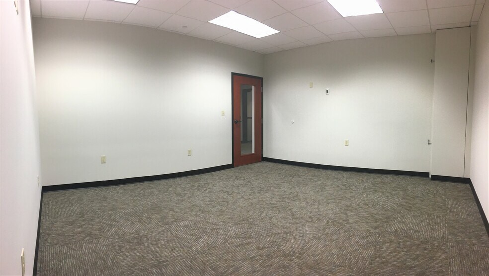 More Photos Of 700 Washington St, Columbus Office For Lease