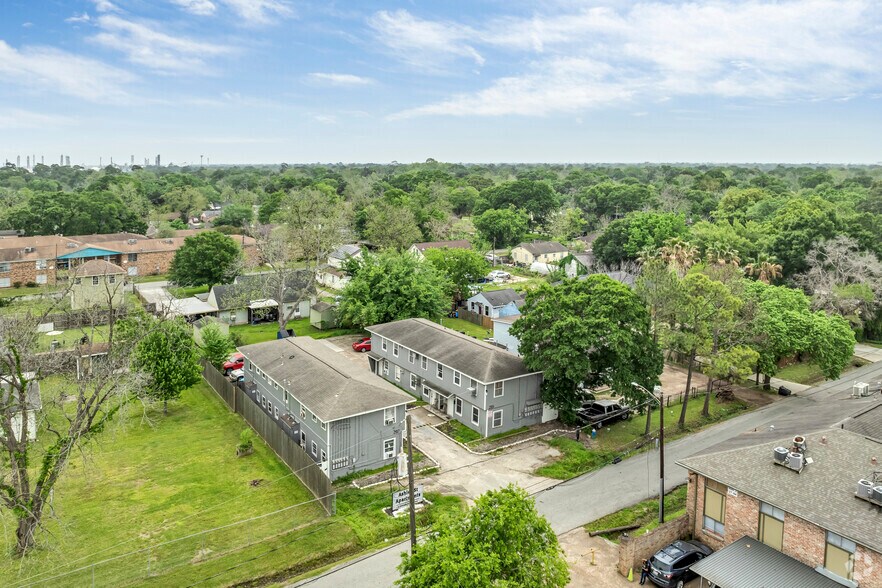 More Photos Of 2917-2919 Ashley St, Houston Apartments For Sale