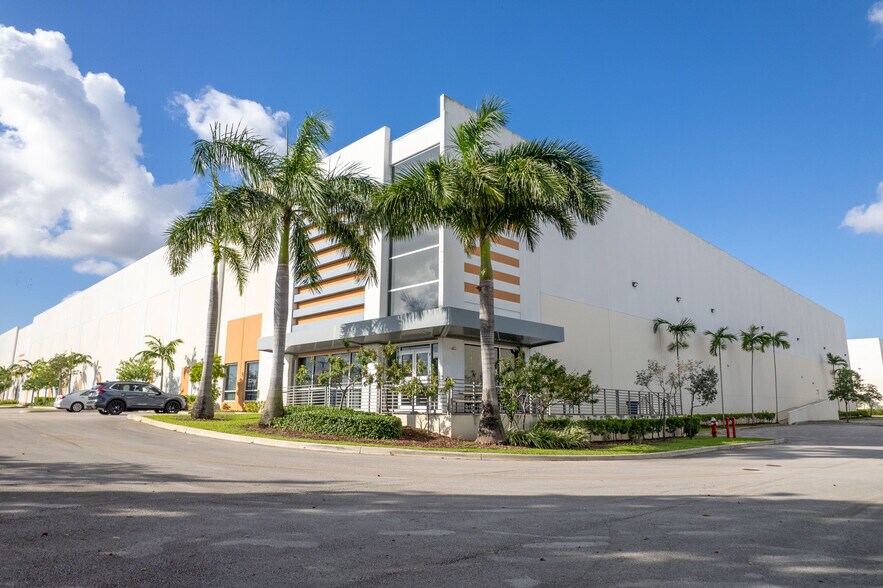 Primary Photo Of 5821 E 10th Ave, Hialeah Warehouse For Lease