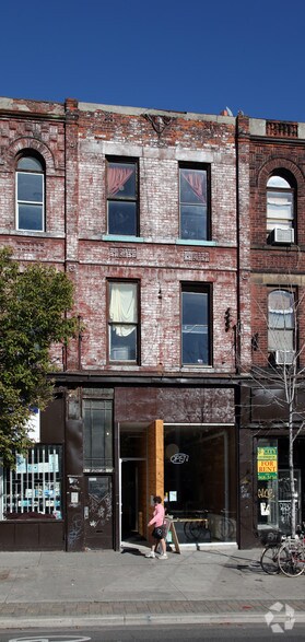 More Photos Of 435 Spadina Ave, Toronto Storefront Retail Residential For Lease