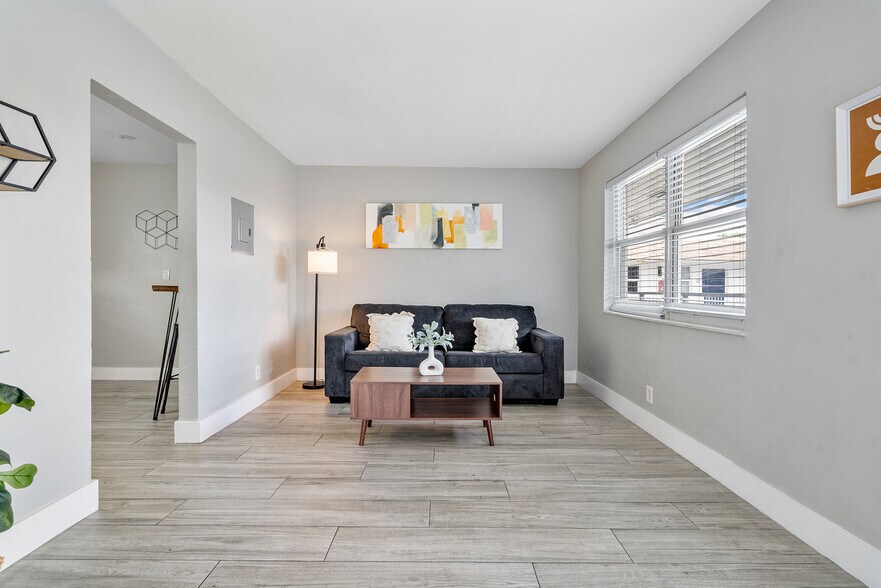 More Photos Of 50 SE 12th St, Fort Lauderdale Apartments For Sale