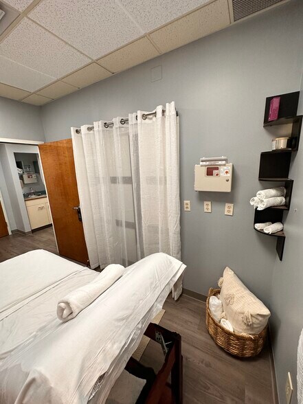 More Photos Of 1810 Erie Blvd E, Syracuse Office For Sale