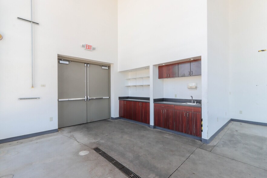 More Photos Of 1740 Park Ave, Plover Storefront Retail Office For Sale