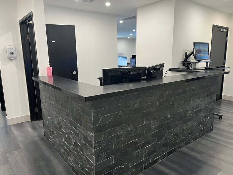 More Photos Of 17970 Sierra Hwy, Canyon Country Medical For Lease