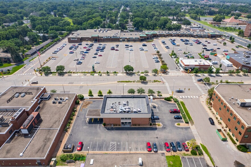 More Photos Of 500 W 98th St, Bloomington Bank For Lease