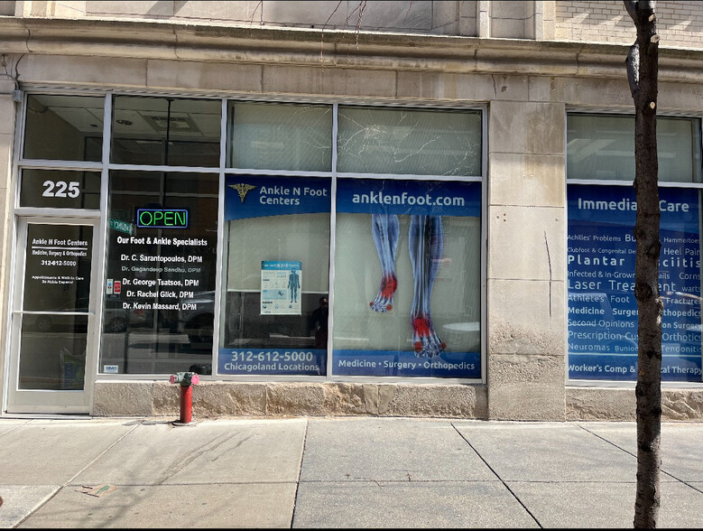 Primary Photo Of 225 S Jefferson St, Chicago Medical For Lease