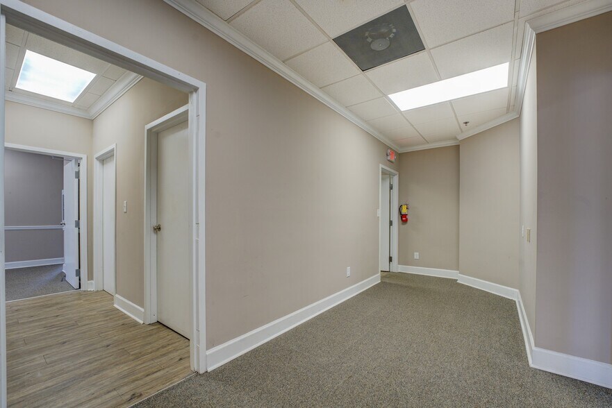 More Photos Of 1806 Over Lake Dr SE, Conyers Office For Sale