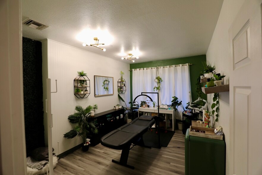 More Photos Of 2160 McCulloch Blvd N, Lake Havasu City General Retail For Sale