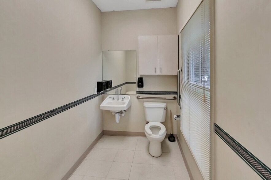 More Photos Of 8410 FM 236, Victoria Medical For Sale