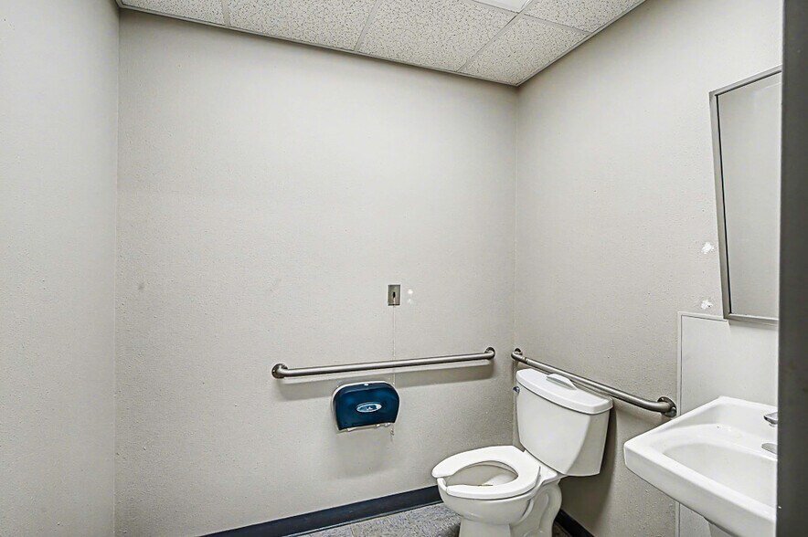 More Photos Of 2906 Washington Blvd, Belpre Medical For Sale