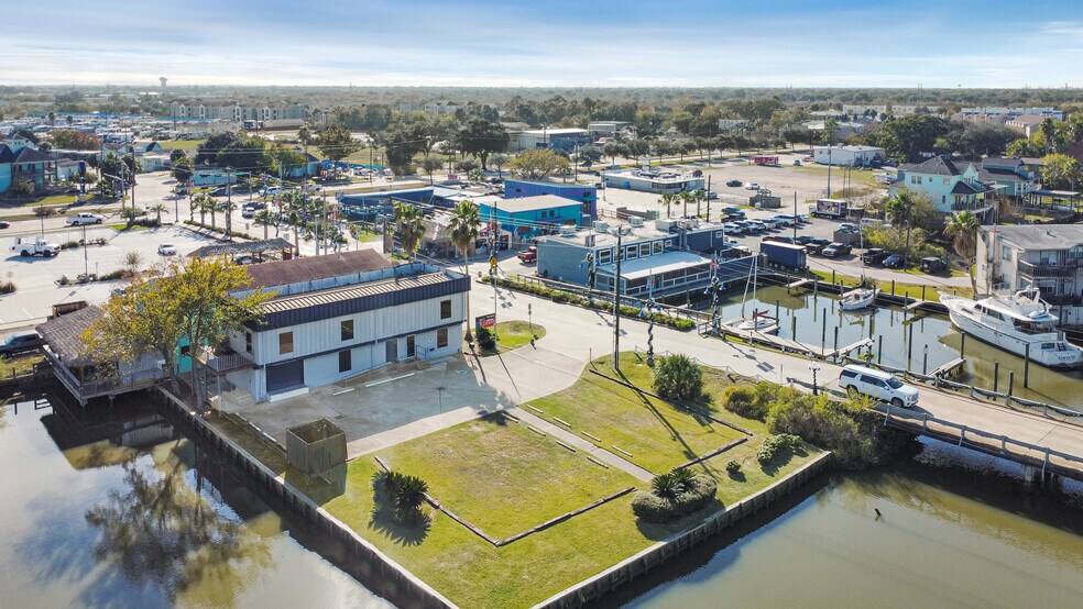 Primary Photo Of 815 Clear Lake Rd, Clear Lake Shores Storefront Retail Office For Sale