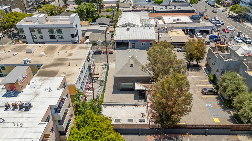 More Photos Of 7065 Lexington Ave, West Hollywood Loft Creative Space For Sale