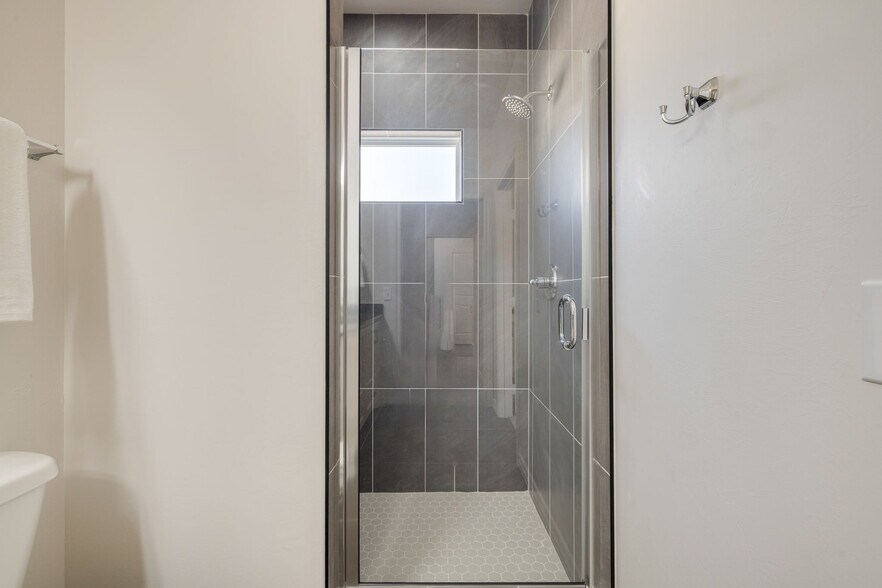 More Photos Of 1010 Lovers Lane ln, Perkins Apartments For Sale