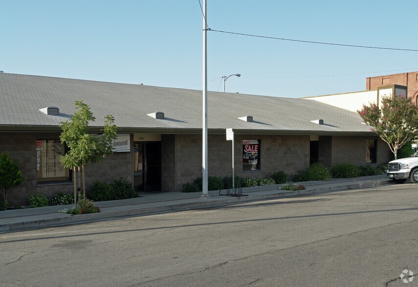 More Photos Of 1680 12th St, Reedley Storefront For Lease