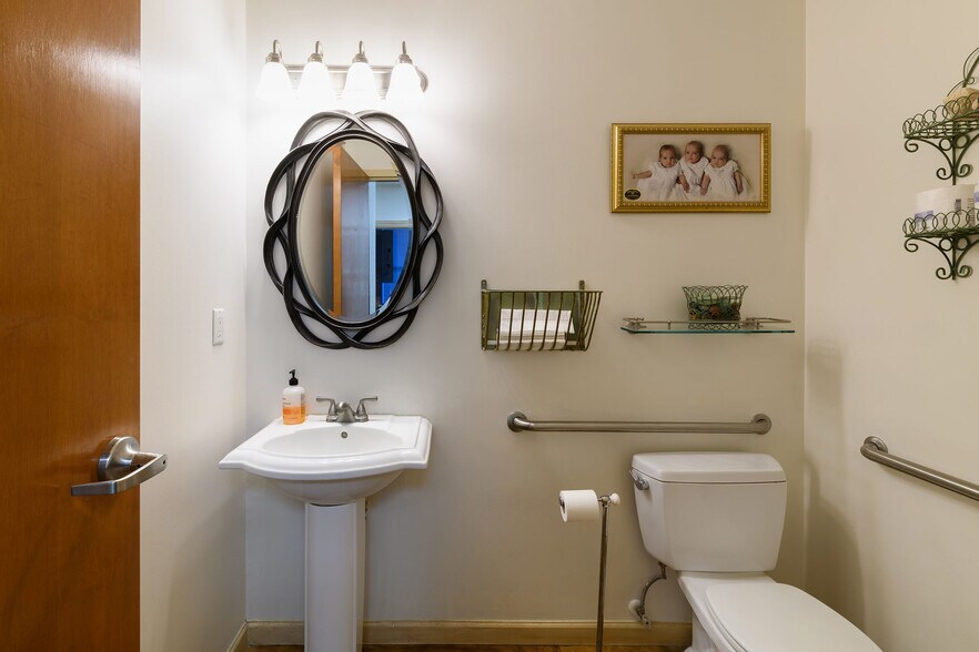 More Photos Of 1361 13th Ave S, Jacksonville Beach Office For Lease