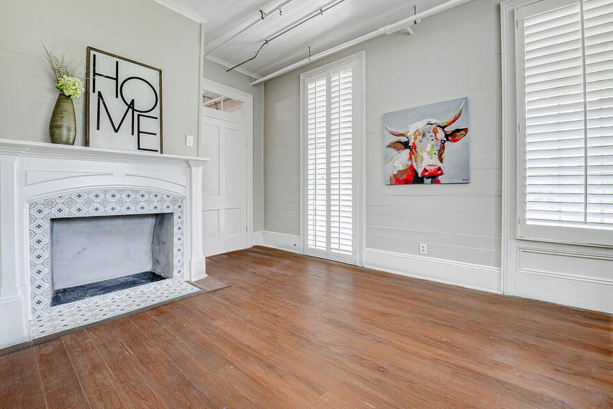 More Photos Of 902 Richmond Pky, Richmond Office Residential For Sale