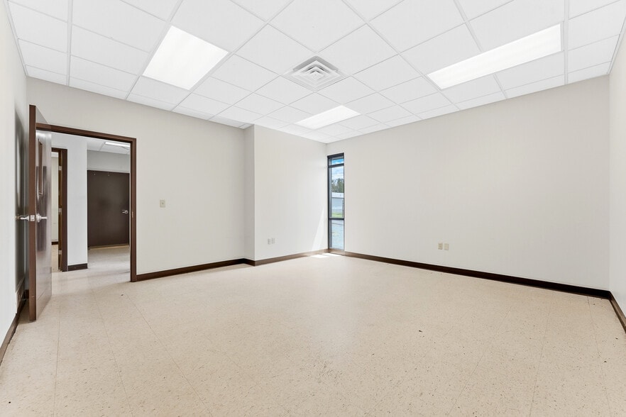 More Photos Of 161 Adena Ln, Clarksburg Office For Lease