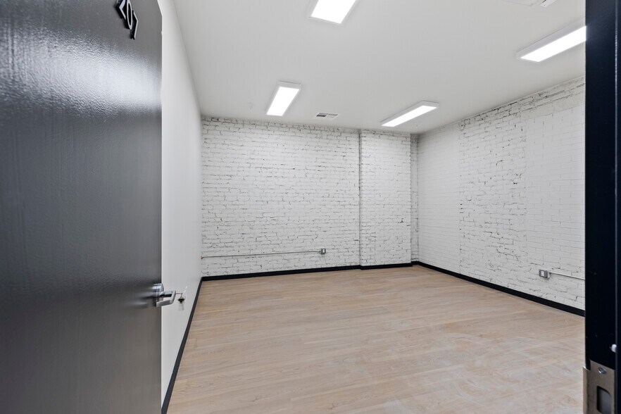 More Photos Of 939 10th St, Modesto Storefront Retail Office For Lease