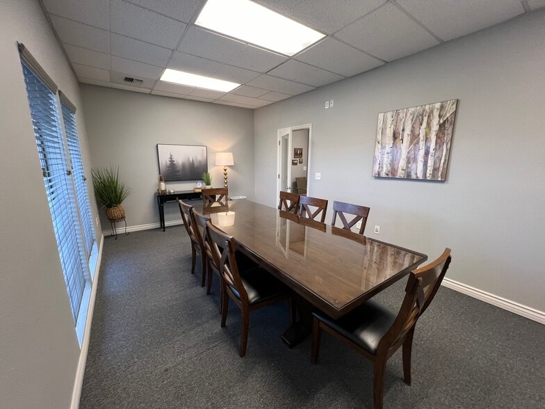 More Photos Of 3321-3323 S Fairway st, Visalia Office For Sale