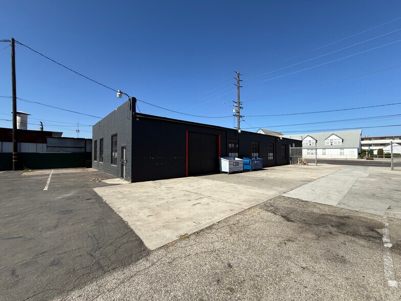 More Photos Of 13822-13826 Prairie Ave, Hawthorne Warehouse For Lease