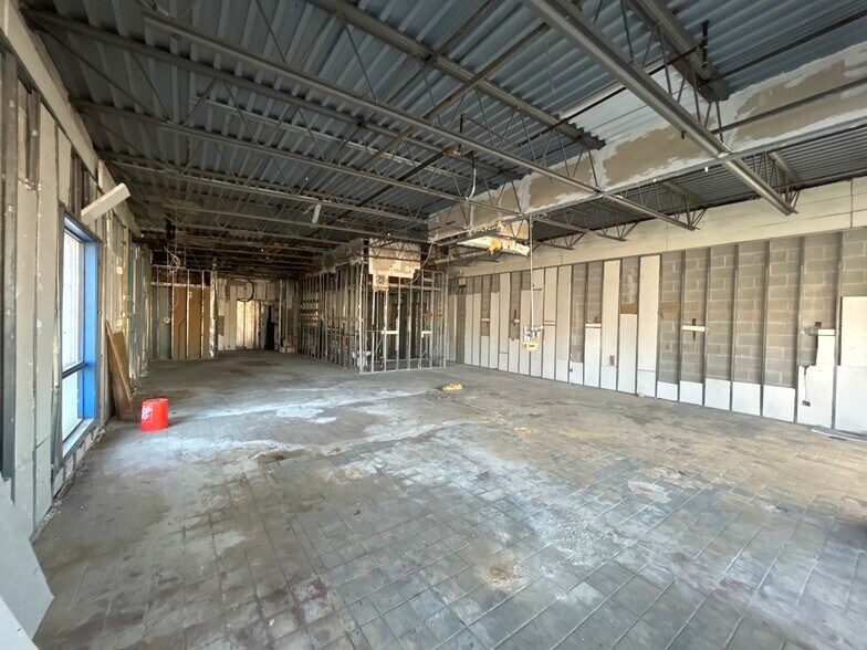 More Photos Of 1505 Elmhurst Rd, Des Plaines Freestanding For Sale