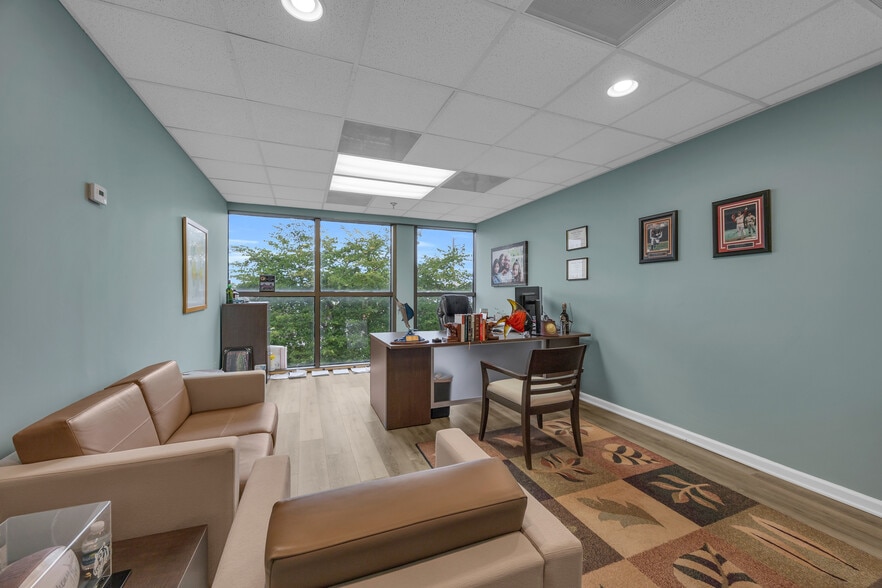 More Photos Of 631 US Highway 1, North Palm Beach Office For Sale
