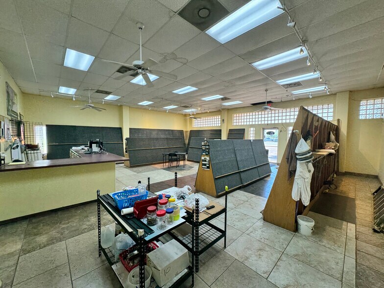 More Photos Of 3911 W University Dr, Edinburg Showroom For Lease