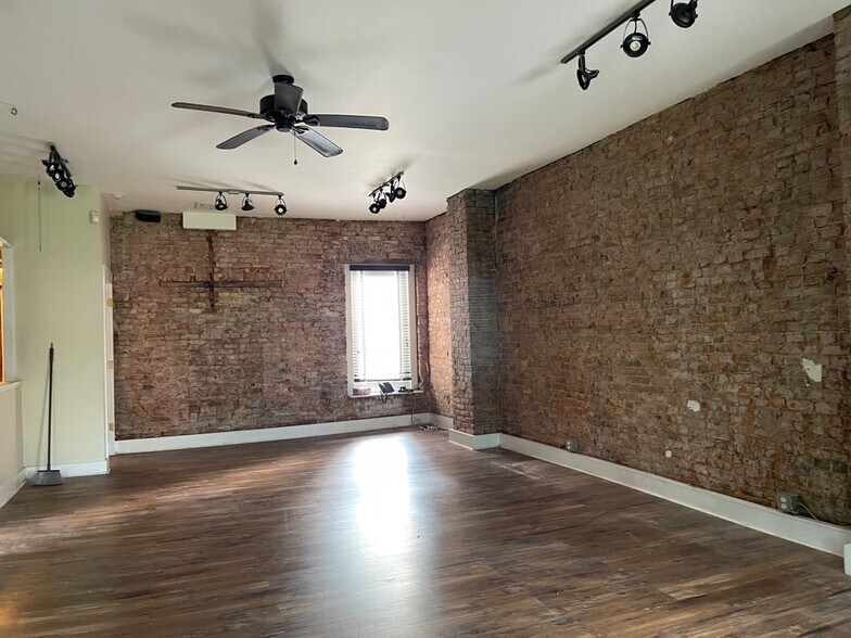 More Photos Of 631 Pennsylvania Ave SE, Washington Storefront Retail Office For Lease