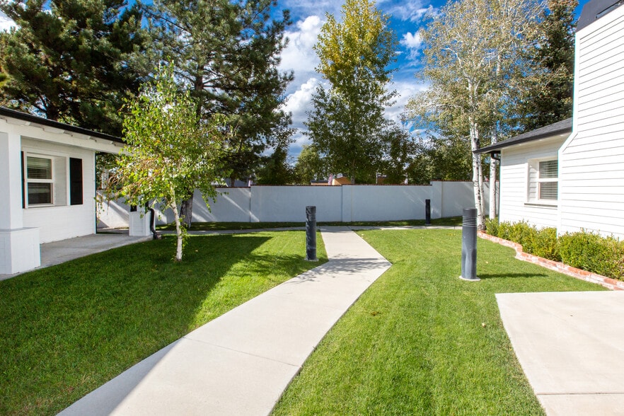 More Photos Of 1113 & 1117 E Gurley St, Prescott Rehabilitation Center For Sale