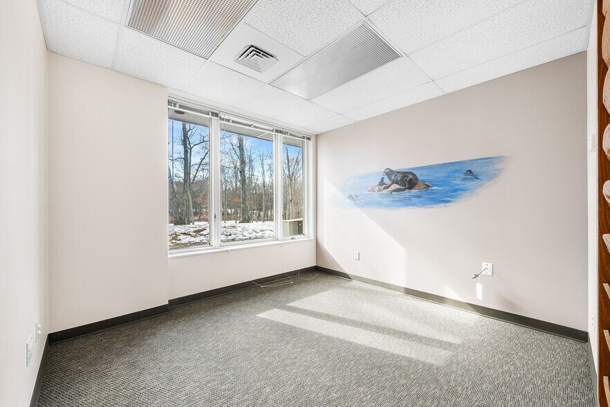 More Photos Of 183 Providence New London Tpke, North Stonington Unknown For Lease
