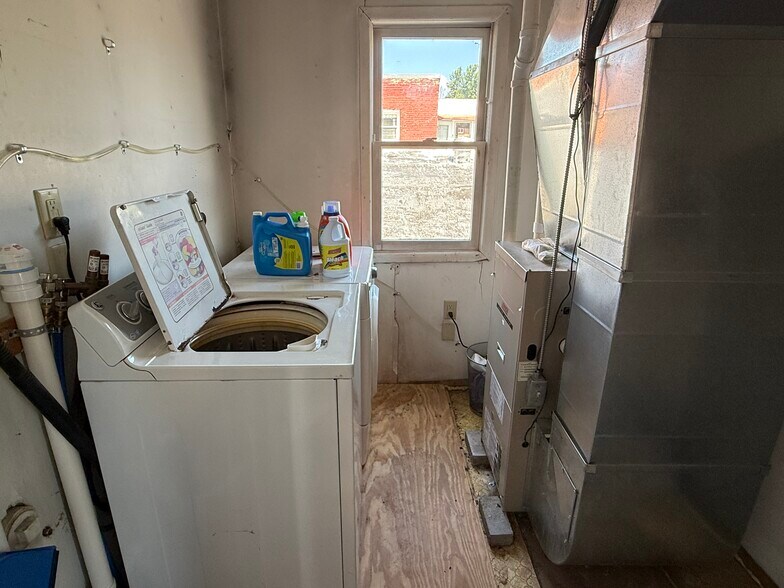 More Photos Of 320 N Main St, Scandinavia Storefront Retail Residential For Sale