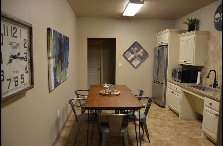 More Photos Of 13037 Quaker Ave, Lubbock Office For Sale