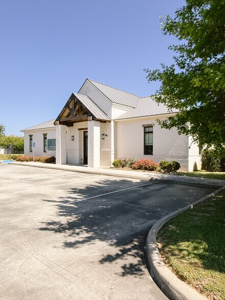 More Photos Of 3312 Kaliste Saloom Rd, Lafayette Office For Sale