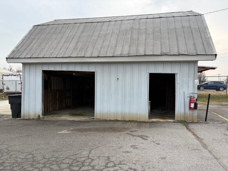 More Photos Of 1354 W College St, Murfreesboro Flex For Lease