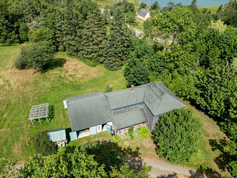 More Photos Of 54 Toll Bridge Rd, Eastport Hotel For Sale