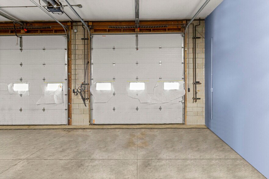More Photos Of 26289 W Eight Mile Rd, Redford Township Manufacturing For Lease