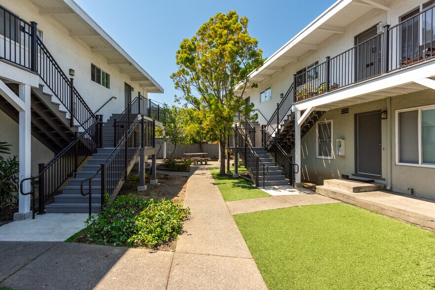 More Photos Of 45 Woodland Ave, San Rafael Apartments For Sale
