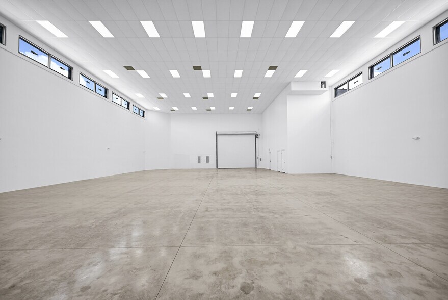 More Photos Of 221 NE 67th St, Miami Warehouse For Sale