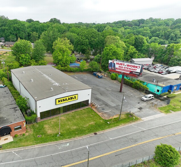 More Photos Of 1108 Thomasboro Rd, Charlotte Showroom For Lease