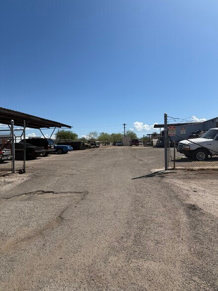 More Photos Of 110 E Lester St, Tucson Service For Sale