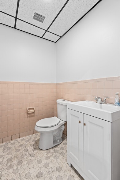 More Photos Of 100 N 11th St, Van Buren Warehouse For Sale