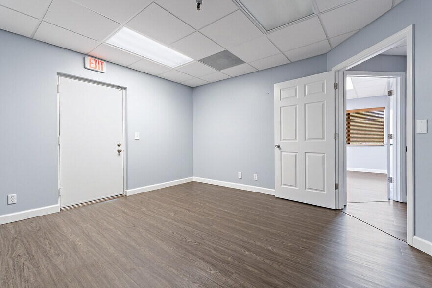 More Photos Of 400 Executive Center Dr, West Palm Beach Medical For Sale